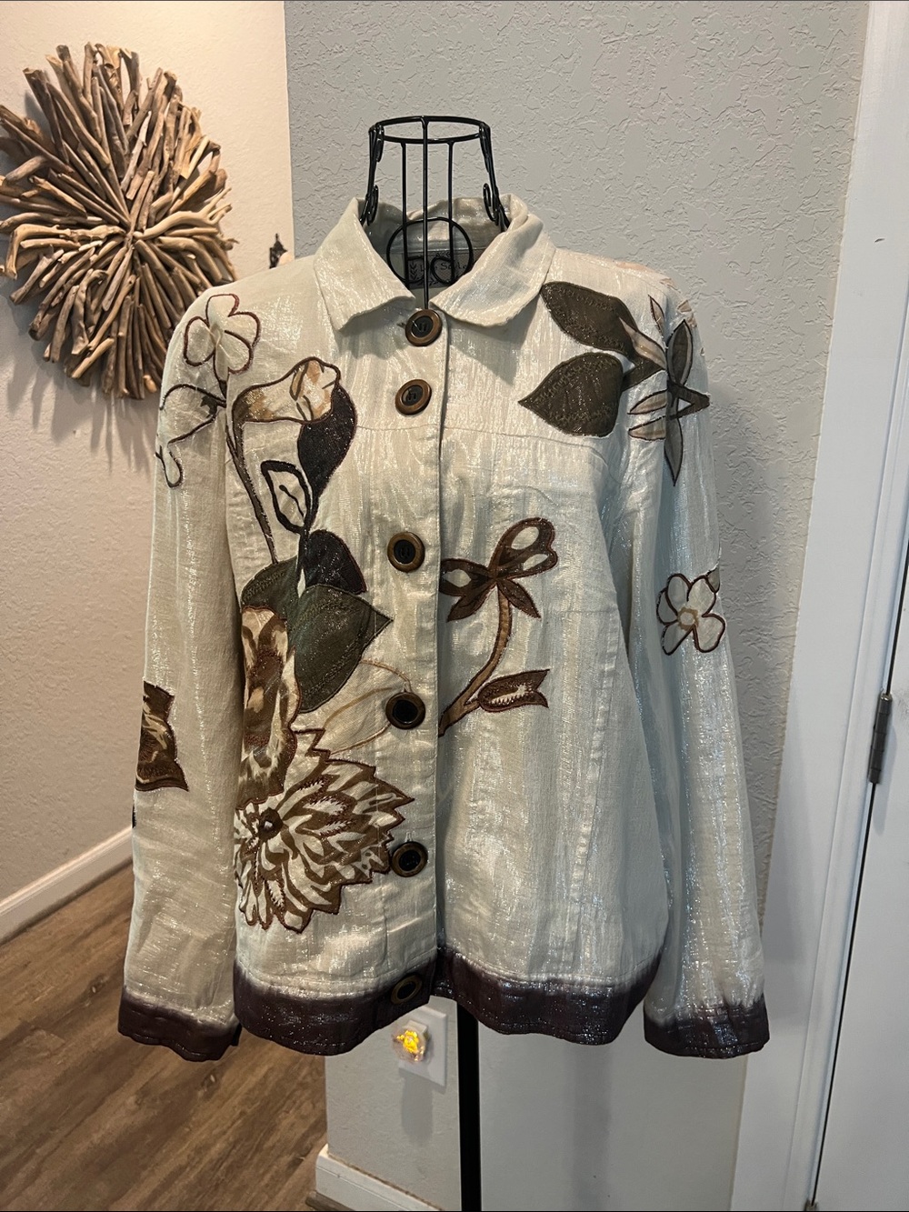 Vintage Life Style Women's Floral Embroidered Shimmer Jacket - Ivory & Brown
